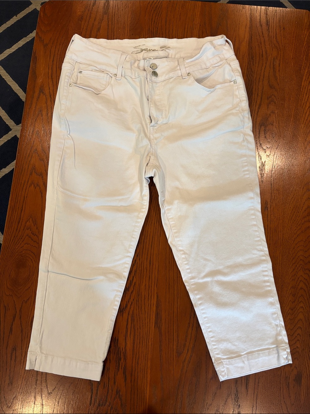 Seven7 White Cropped Capri Jeans